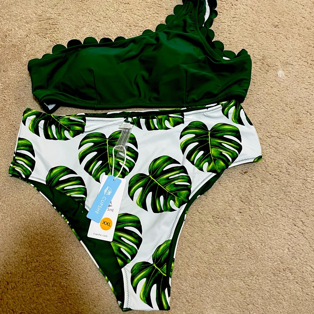 Cupshe, Brand New, Tag on, Banana Leaf Bikini Bottoms  Green One Shoulder top